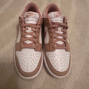 Nike Dunk  -Rose Gold-size 9